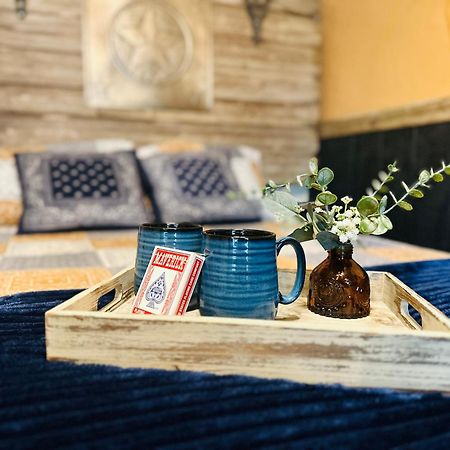 Acorn Hideaways Canton Rustic Old West Frontier Suite Exterior foto