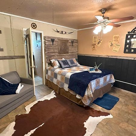 Acorn Hideaways Canton Rustic Old West Frontier Suite Exterior foto