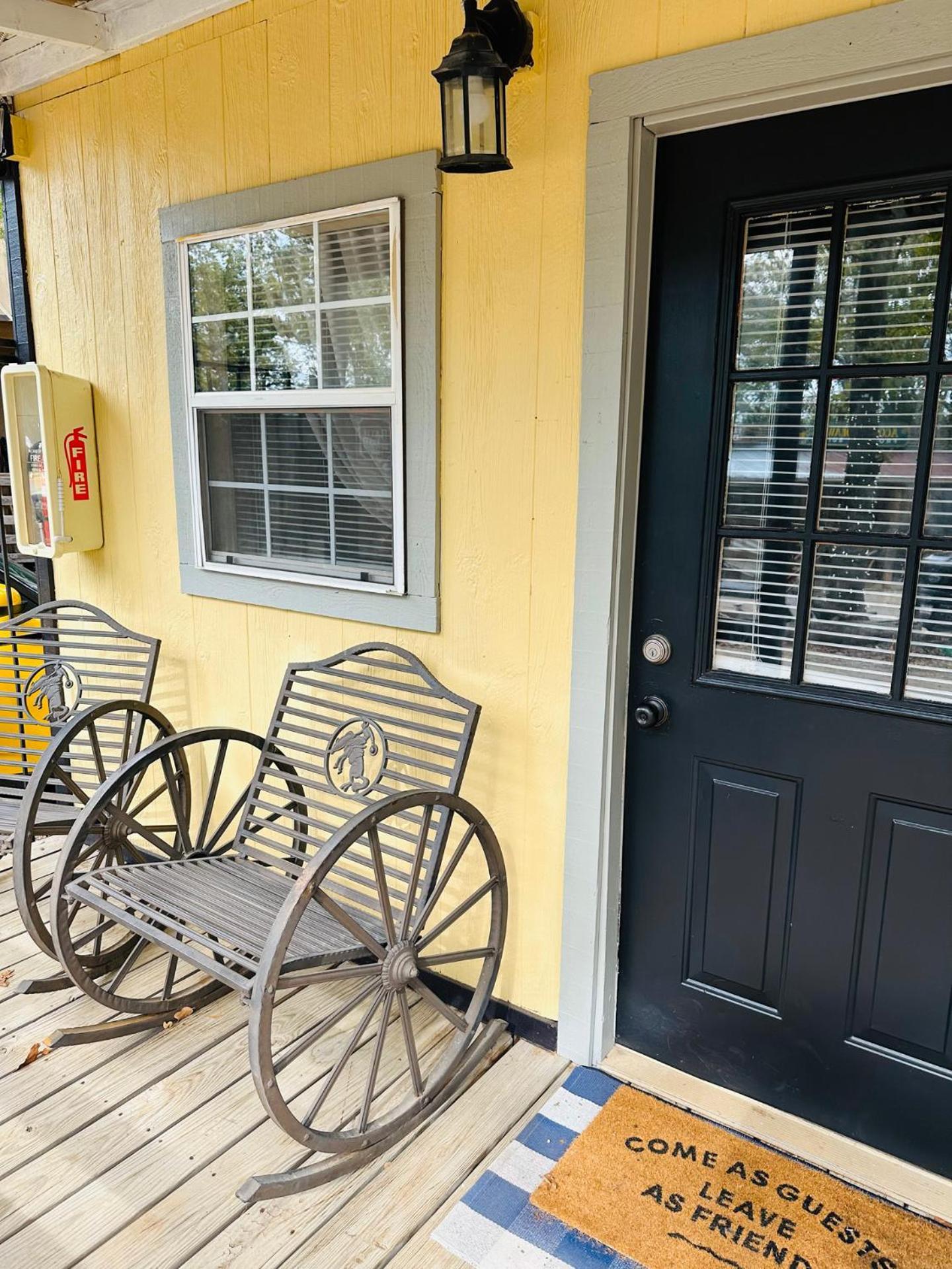 Acorn Hideaways Canton Rustic Old West Frontier Suite Exterior foto