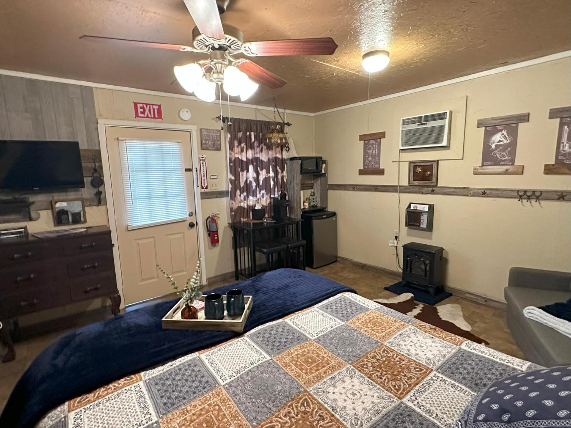 Acorn Hideaways Canton Rustic Old West Frontier Suite Exterior foto