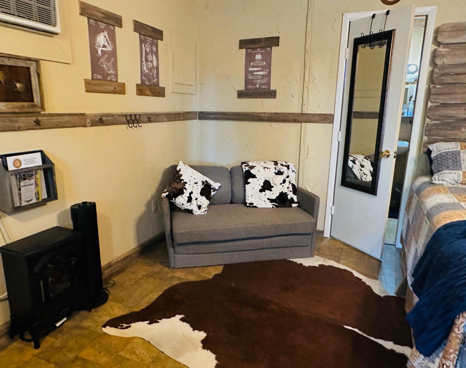 Acorn Hideaways Canton Rustic Old West Frontier Suite Exterior foto